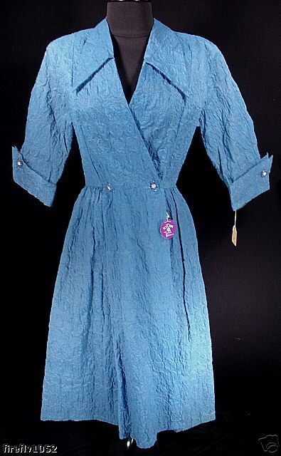 VINTAGE NEW OLD 1940S BLUE NYLON DRESSING GOWN  