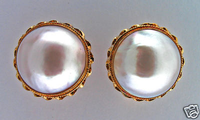   YELLOW GOLD WIRE CLIP POST 18.5MM SILVERY WHITE MOBE PEARL EARRINGS
